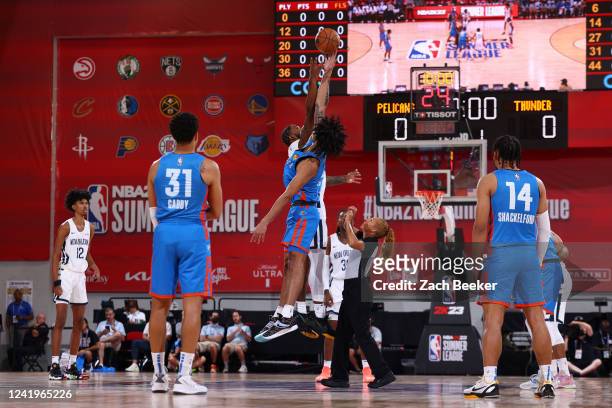 Jaylin Williams of the Oklahoma City Thunder and Tyrique Jones of the New Orleans Pelicans go up for the tip off during the 2022 Las Vegas Summer...