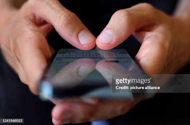 July 2022, Bavaria, Augsburg: A young man types a WhatsApp message on a smartphone. Voice messages, on the other hand, cause frustration for some...