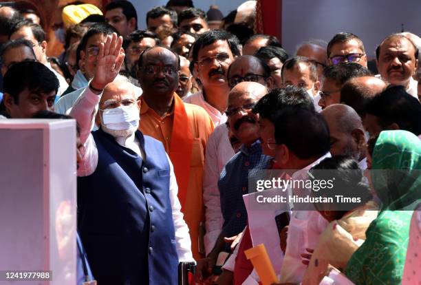 Modi Hans Politicians Hands Photos and Premium High Res Pictures - Getty Images