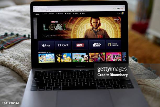 Disney Computer 17 Cuanto Cuesta Disney Plus Stock Photos, High-Res Pictures, and ...
