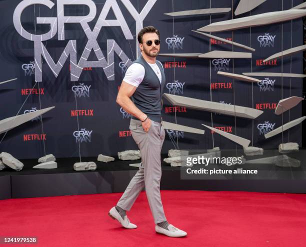 Actor Chris Evans arrives for a special screening of Netflix's film "The Gray Man." Photo: Monika Skolimowska/dpa