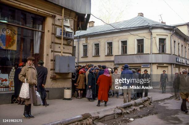 Group of Russians wait for the food shop to open in Moscow, the Soviet Union, in November, 1983.