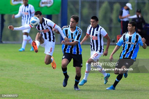 Victor Flores of Alianza Lima fights for the ball with Arthur Viana of Gremio during the match between Gremio and Alianza Lima as part of the Copa...