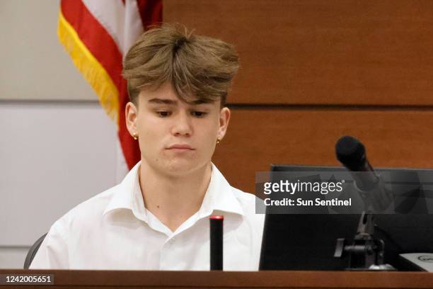 Former Marjory Stoneman Douglas student Alexander Dworet describes the gunshot injuries he sustained to the back of his head. He was testifying...
