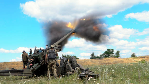 Ukrainian servicemen fire a towed howitzer in eastern Ukraine. This photo cannot be distributed in the Russian Federation.