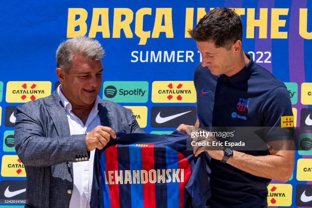 FC Barcelona Introduce Robert Lewandowski