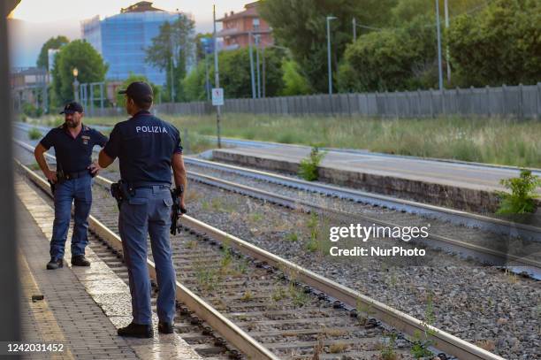 State police intervening after the drug-related assault inside the Rieti station, 20 July 2022.