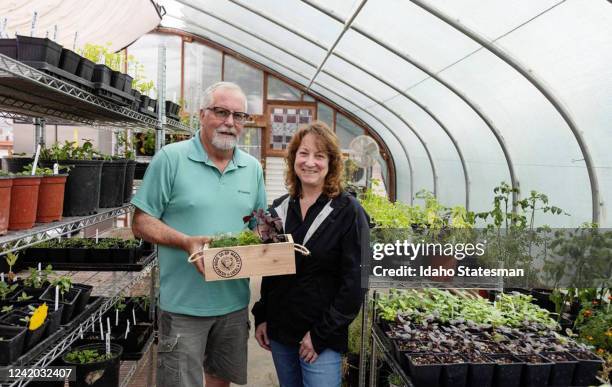 Jeff Middleton y Crystal Spencer son cofundadores de Vertical Farm, con sede en Boise, una instalaciÃ³n de cultivo de productos agrÃ­colas sin fines...