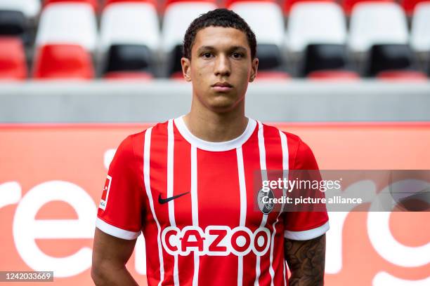 July 2022, Baden-Wuerttemberg, Freiburg: Soccer, 1. Bundesliga, SC Freiburg, photo opportunity for the 2022/23 season: Nishan Burkart. Photo: Tom...