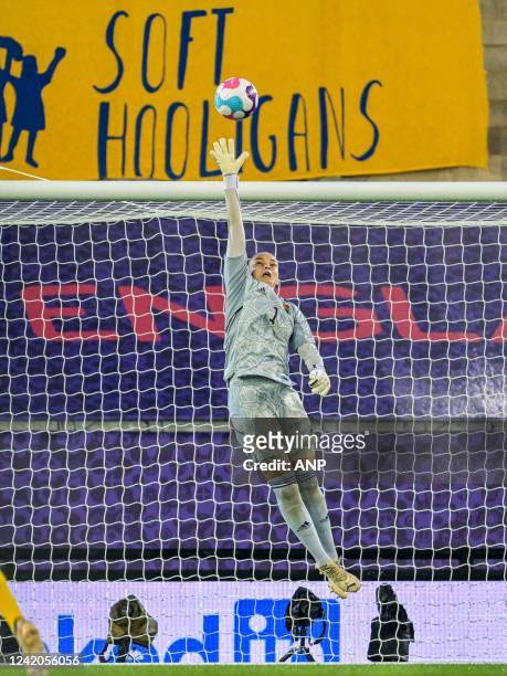 Rescue of Belgium women goalkeeper Nicky Evrard during the women's quarter-final between Sweden and Belgium on July 21, 2022 in Leigh, England. ANP |...