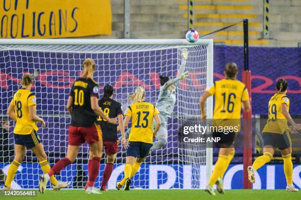 Ball hits the crossbar of Kosovare Asllani of Sweden women during the women's quarterfinal match between Sweden and Belgium on July 21, 2022 in...