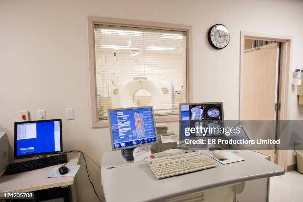 Mri Conditional Monitor Monitor Hospital Photos and Premium High Res Pictures - Getty Images
