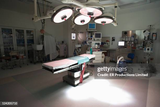 empty operating room in hospital - operating room - fotografias e filmes do acervo