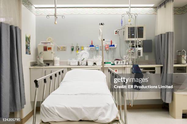 empty hospital bed in emergency room - emergency room 個照片及圖片檔