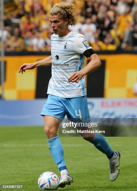 Dennis Borkowski of SG Dynamo Dresden celebrates after scoring during  News Photo - Getty Images