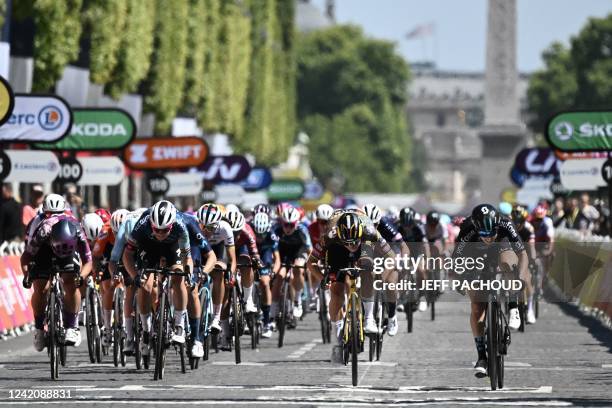 Team DSM's Dutch rider Lorena Wiebes followed by Team Jumbo Visma's Dutch rider Marianne Vos , crosses the finish line at the end of the 1st stage of...