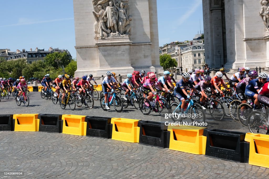 Tour Bike Racers Women's bike racers pass in front of the Arc de Triomphe for the ...