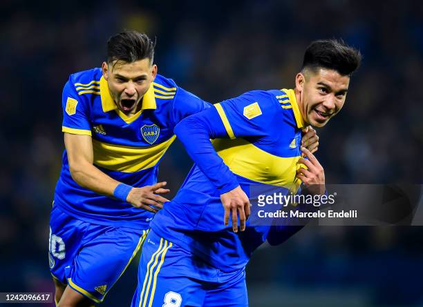 Guillermo Fernandez of Boca Juniors celebrates with teammate Óscar Romero after scoring the first goal of his team during a match between Boca...