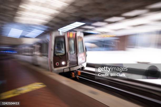 Dc Local Train Washington Dc Train Station Photos and Premium High Res Pictures ...