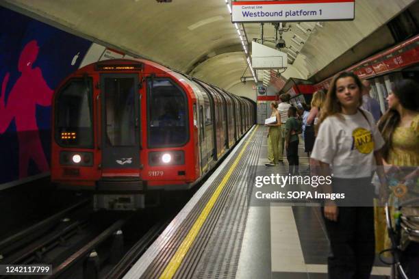 Central Line train arrives at Holborn underground station.