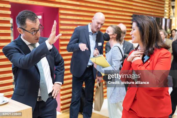 July 2022, Bavaria, Nuremberg: Federal Minister of Agriculture Cem Özdemir and Michaela Kaniber , Minister of State for Food, Agriculture and...