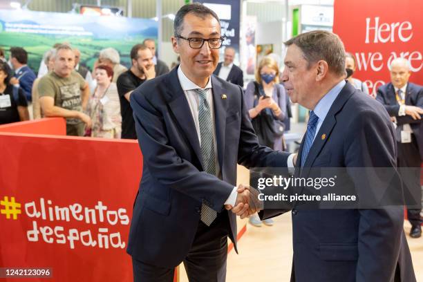 July 2022, Bavaria, Nuremberg: German Minister of Agriculture Cem Özdemir and Luis Planas Puchades, Minister of Food, Agriculture and Fisheries of...