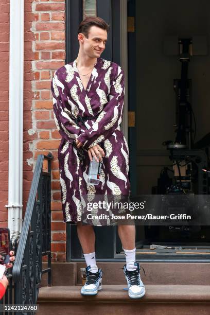 Thomas Doherty Robe Thomas Doherty (Actor) Photos and Premium High Res Pictures - Getty Images