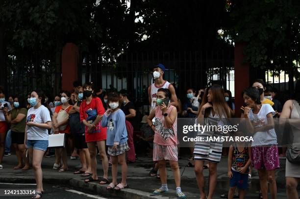 Residents evacuate their building after a 7.1 magnitude earthquake, some 300 kilometers away, was felt in Manila on July 27, 2022.