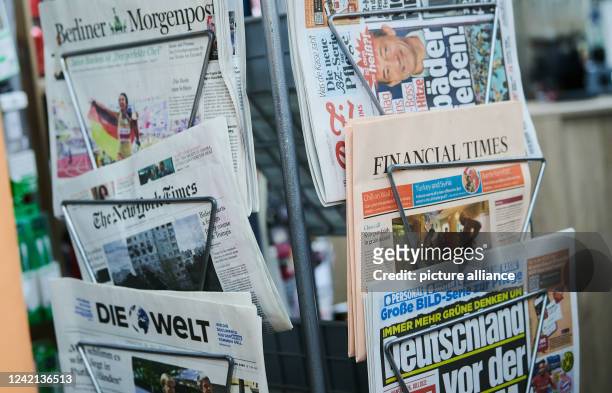 Different daily newspapers stand in a newspaper rack. The Media Analysis Working Group publishes data on the reach of daily newspapers on July 27,...