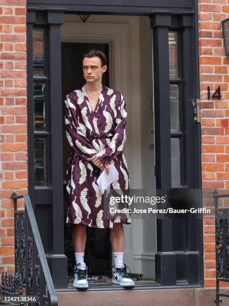 Thomas Doherty Robe Thomas Doherty (Actor) Fotografías e imágenes de stock - Getty Images