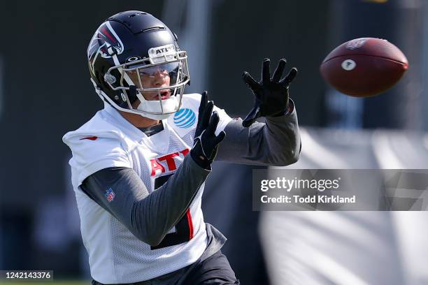 Drake London of Atlanta Falcons runs through a drill during a training camp practice on July 27, 2022 in Flowery Branch, Georgia.