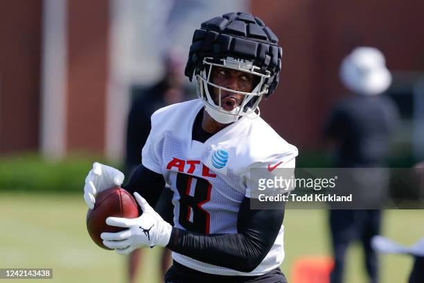 Kyle Pitts of Atlanta Falcons runs through a drill while wearing a Guardian protective helmet cap during a training camp practice on July 27, 2022 in...