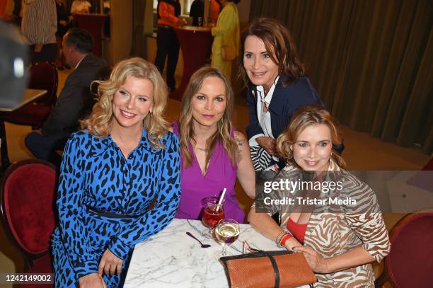 Eva Habermann, Regina Halmich, Anja Kling and Tina Ruland attend the "Brauchen Sie 'ne Quittung?" theater premiere at Komödie am Kurfürstendamm im...