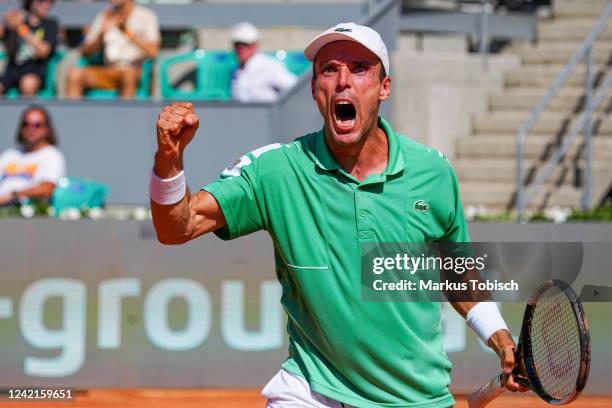 Roberto Bautista Agut of Spain plays against Jiri Lehecka of Czech Republic during the Austrian Open 2022 Day 6 at Tennisstadion Kitzbuehel on July...