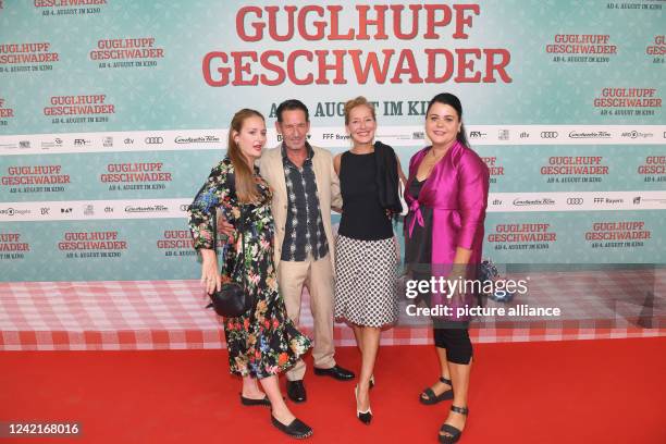 July 2022, Bavaria, Munich: Actor Max Tidof , his daughter Luzie Seitz , his wife Lisa Seitz and actress Franziska Vogl show off at the photocall for...