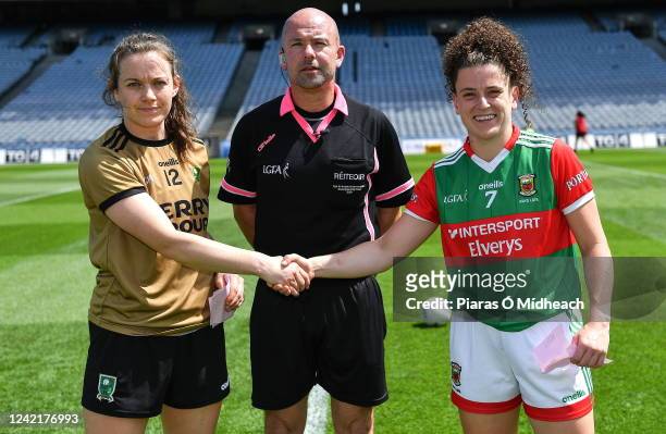 Dublin , Ireland - 16 July 2022; Referee Jonathan Murphy with team captains Anna Galvin of Kerry and Kathryn Sullivan of Mayo before the TG4...