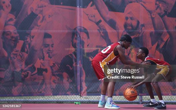 Campers begin basket ball drills. Toronto Raptors Super Fan Nav Bhatia hosts a basketball camp through his foundation. In Mississauga. July 29, 2022....