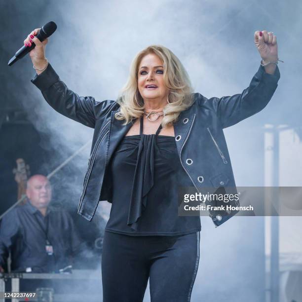 British singer Bonnie Tyler performs live on stage during a concert at the Schloss Oranienburg on July 31, 2022 in Oranienburg, Germany.