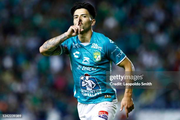 Victor Davila of Leon celebrates after scoring first goal of his team during the 6th round match between Leon and America as part of the Torneo...