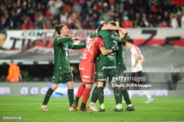 Players of Sarmiento celebrate their victory during a match between River Plate and Sarmiento as part of Liga Professional 2022 at Estadio Monumental...