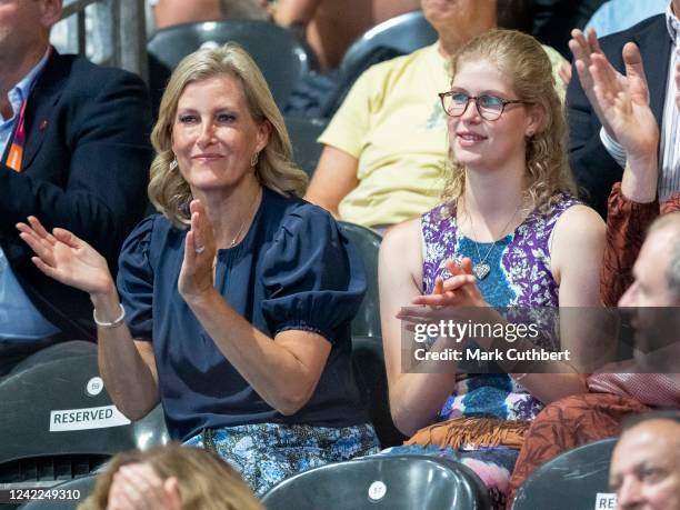 Sophie, Countess of Wessex and Lady Louise Windsor watch the weightlifting at the NEC during the 2022 Commonwealth Games on August 1, 2022 in...