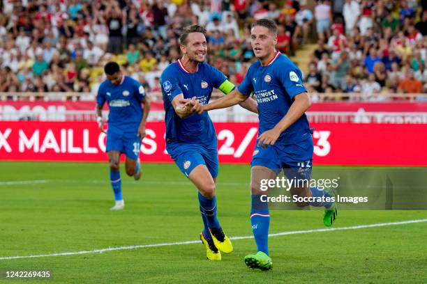 Joey Veerman of PSV celebrates his 0-1 with Luuk de Jong of PSV during the UEFA Champions League match between AS Monaco v PSV at the Stade Louis II...