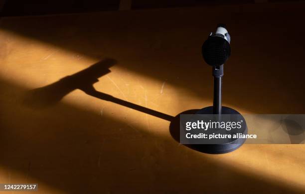 August 2022, Lower Saxony, Osnabrück: A microphone stands in a hall of the Osnabrück Regional Court. The prosecution accuses a total of three...