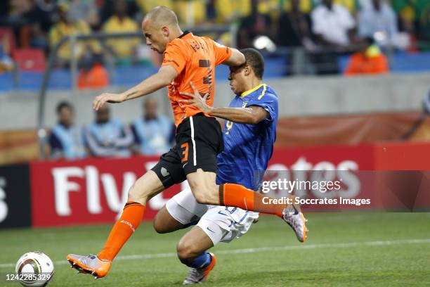 Holland John Heitinga , Brazil Luis Fabiano during the World Cup match between Holland v Brazil on July 2, 2010