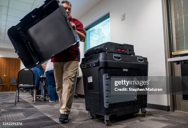 Judging Machine Electronic Voting Machines Photos and Premium High Res Pictures - Getty ...