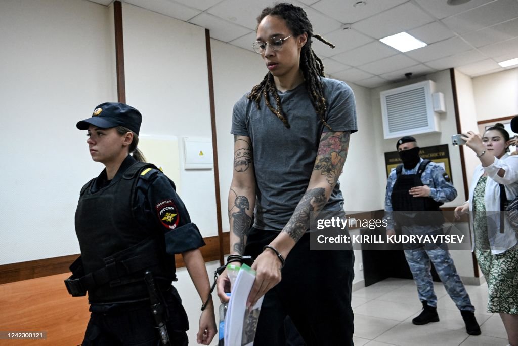 TOPSHOT-RUSSIA-US-DIPLOMACY-BASKET-COURT