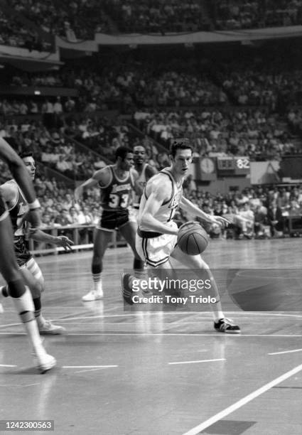 Finals: Boston Celtics John Havlicek in action, dribbles vs Los Angeles Lakers at Boston Garden. Game 6. Boston, MA 5/3/1987 CREDIT: Tony Triolo