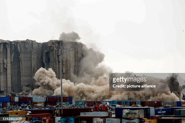August 2022, Lebanon, Beirut: Heavy smoke billows after a huge part of Beirut port silos collapsing, as Lebanese marked the 2nd anniversary of the...