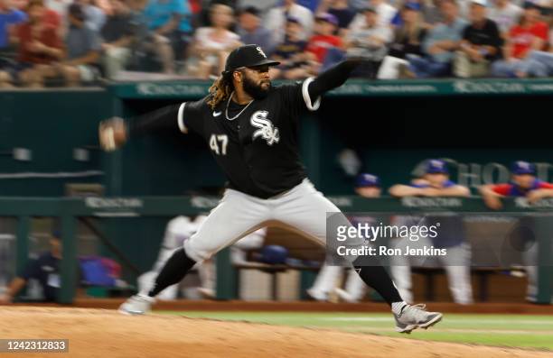 Johnny Cueto of the Chicago White Sox pitches against the Texas Rangers during the seventh inning at Globe Life Field on August 4, 2022 in Arlington,...