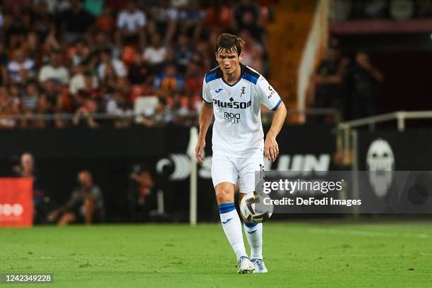 Marten De Roon of Atalanta Bergamo controls the ball during the Trofeu Taronja match between Valencia CF and Atalanta at Estadio Mestalla on August...